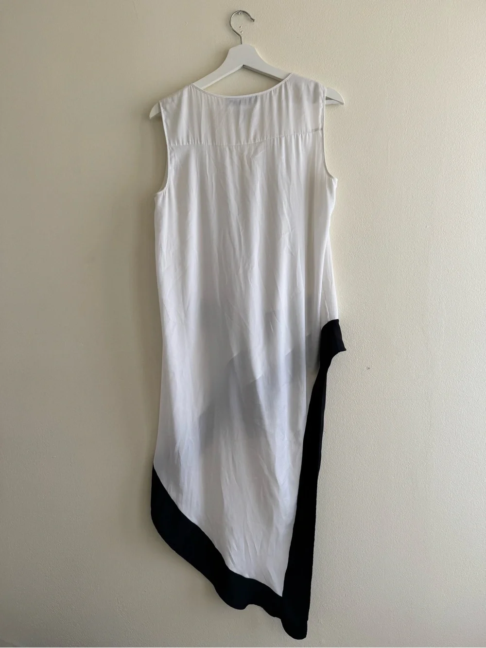 BCBGMaxAzria White Sleeveless Tunic with Black Ribbon Trim - Picture 4 of 7